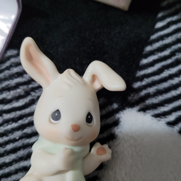 Vintage Precious Moments 1996 "Snowbunny Loves You Like I Do" in original box - Picture 5 of 10